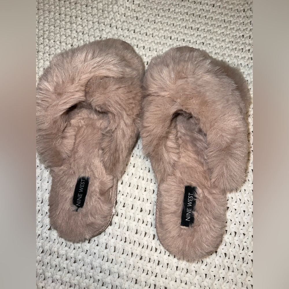 Slippers - Picture 3 of 5